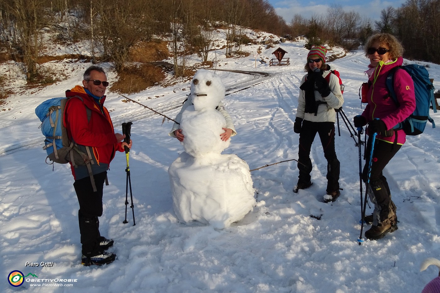 100 A chiusura escursione ...un bel pupazzo di neve !.JPG